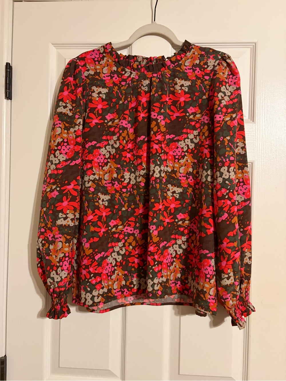 Floral Puff-Sleeve Blouse in Brown and Hot Pink